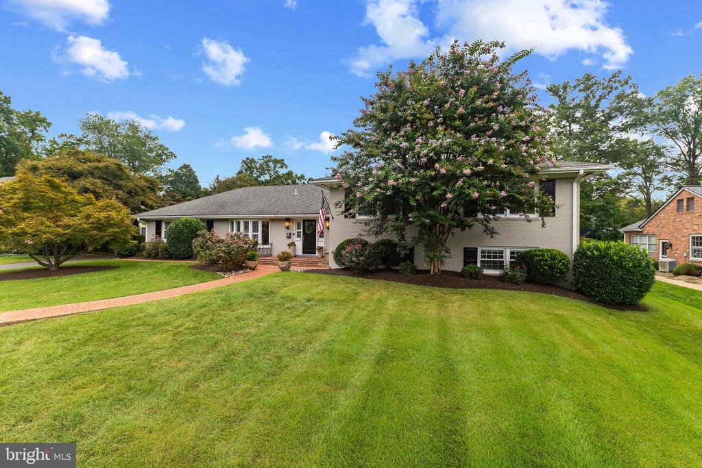 1214 BELLE VISTA DRIVE