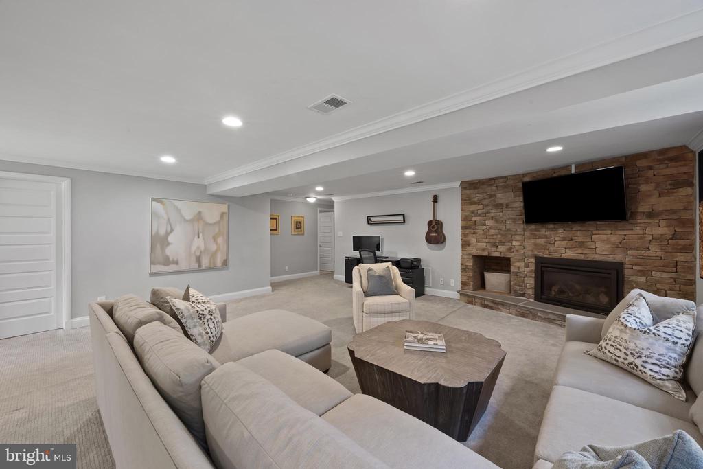 1214 BELLE VISTA DRIVE