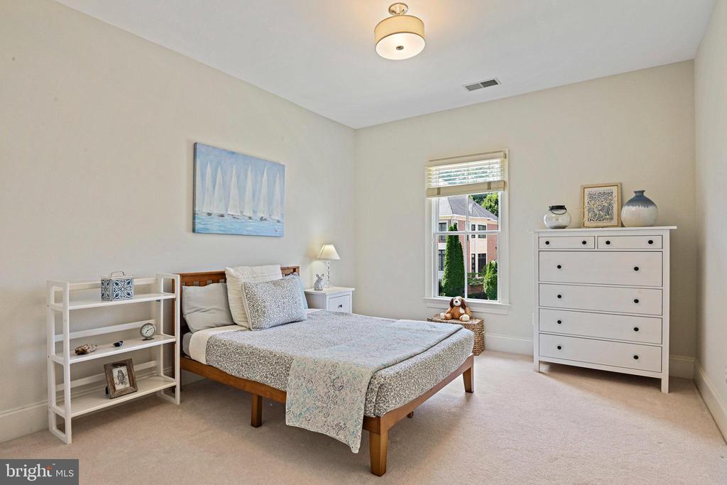 8424 FALCONE POINTE WAY