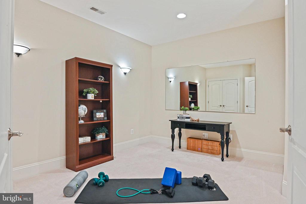 8424 FALCONE POINTE WAY