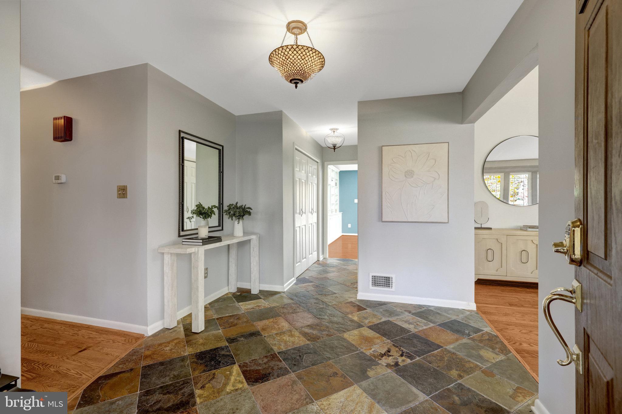 6812 GLENCOVE DRIVE