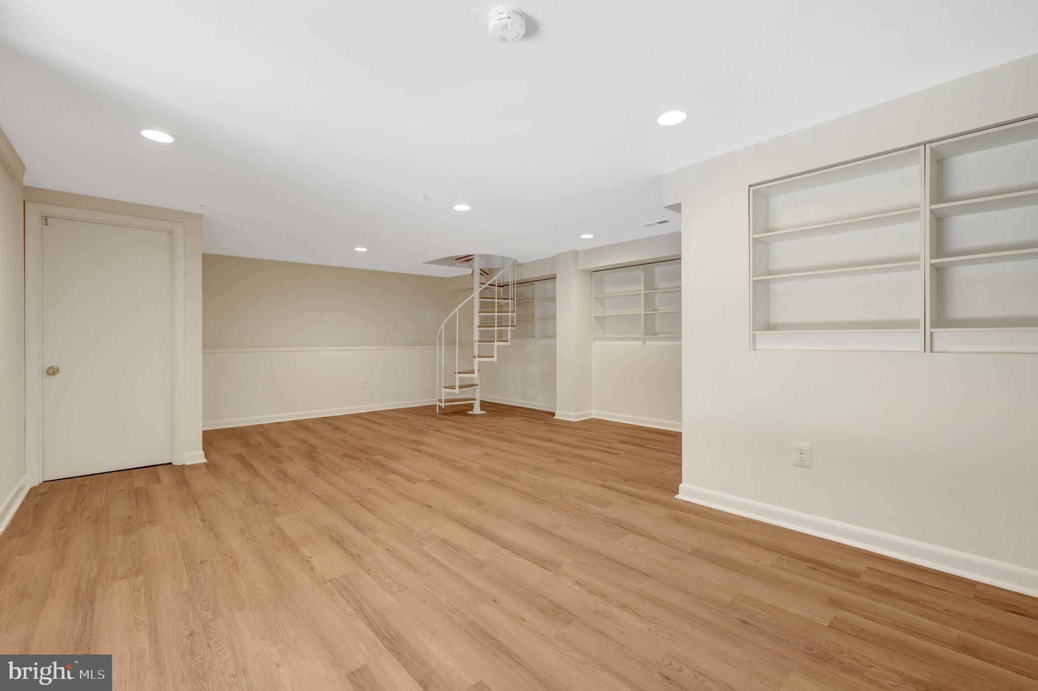 6812 GLENCOVE DRIVE