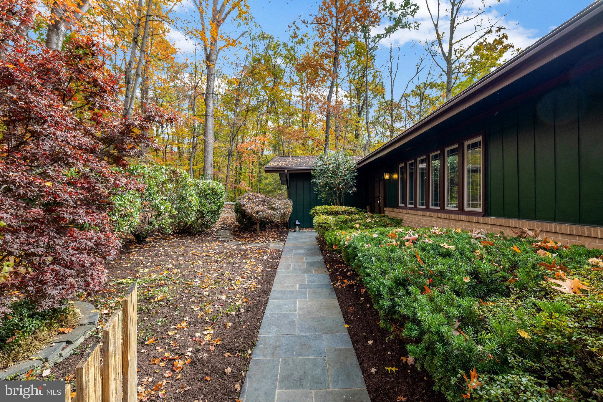 6812 GLENCOVE DRIVE