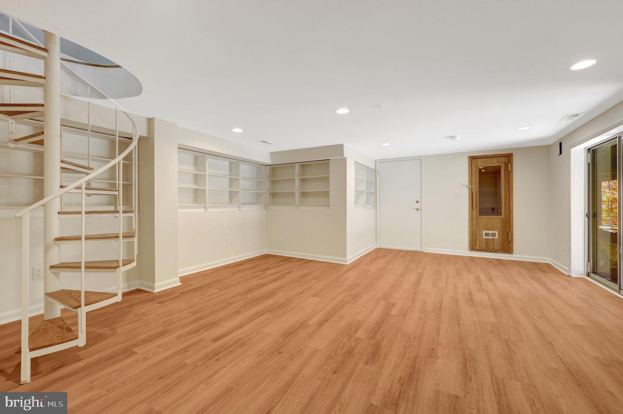 6812 GLENCOVE DRIVE