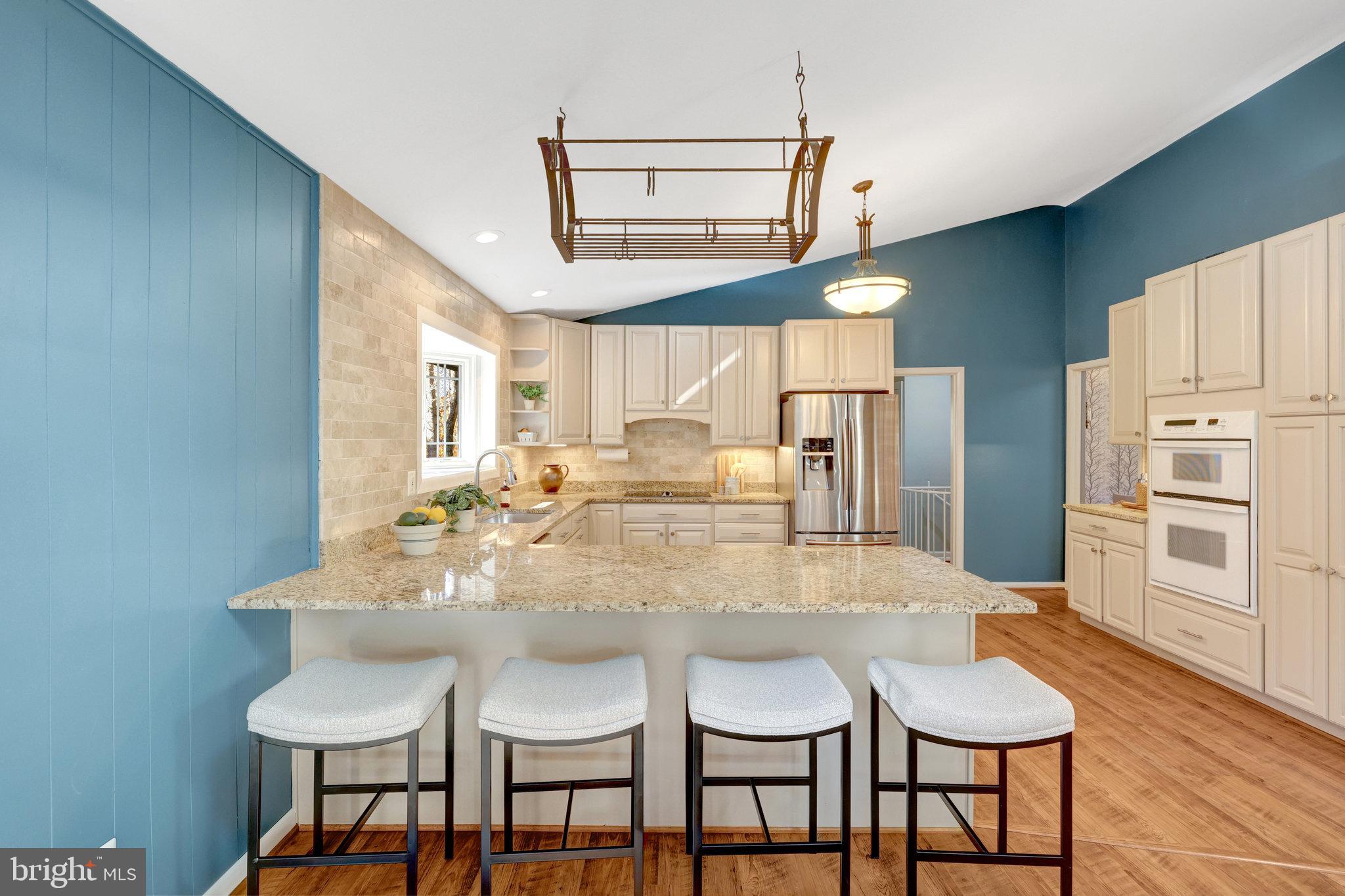6812 GLENCOVE DRIVE