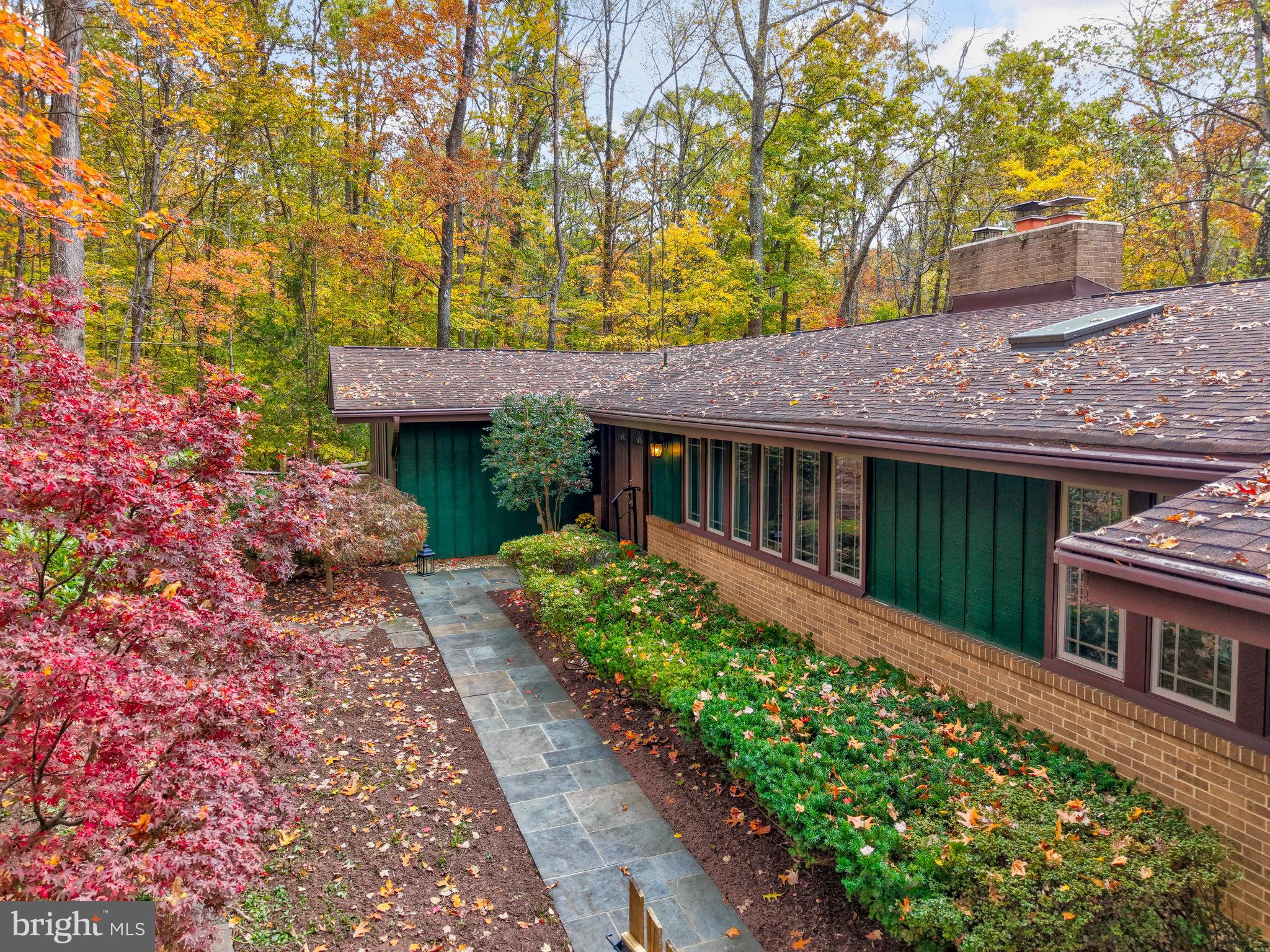 6812 GLENCOVE DRIVE
