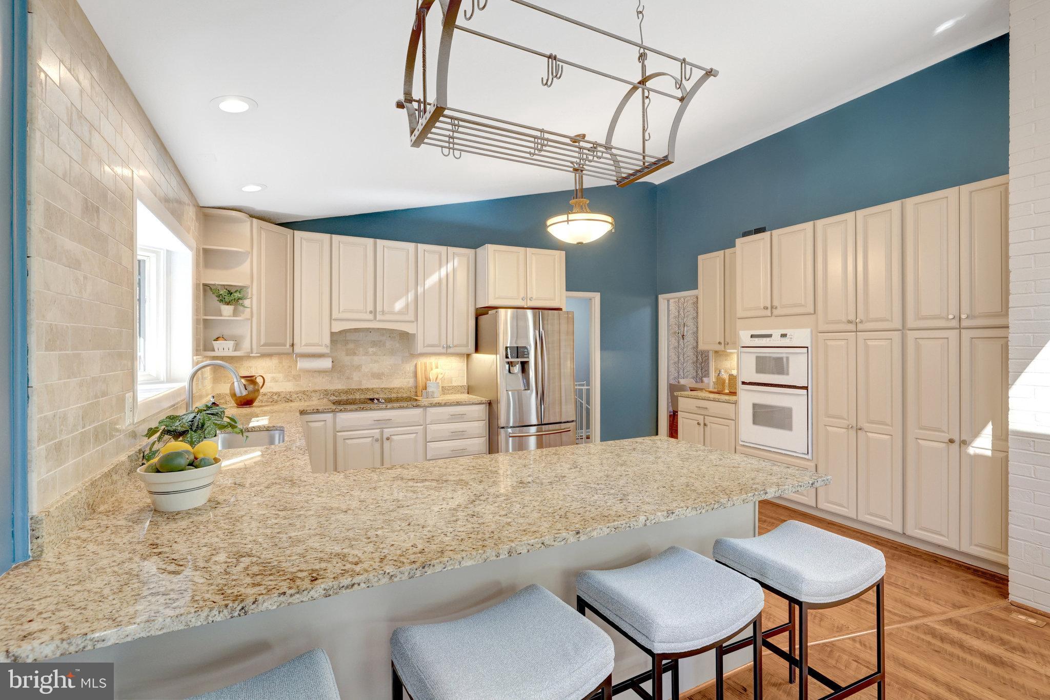6812 GLENCOVE DRIVE