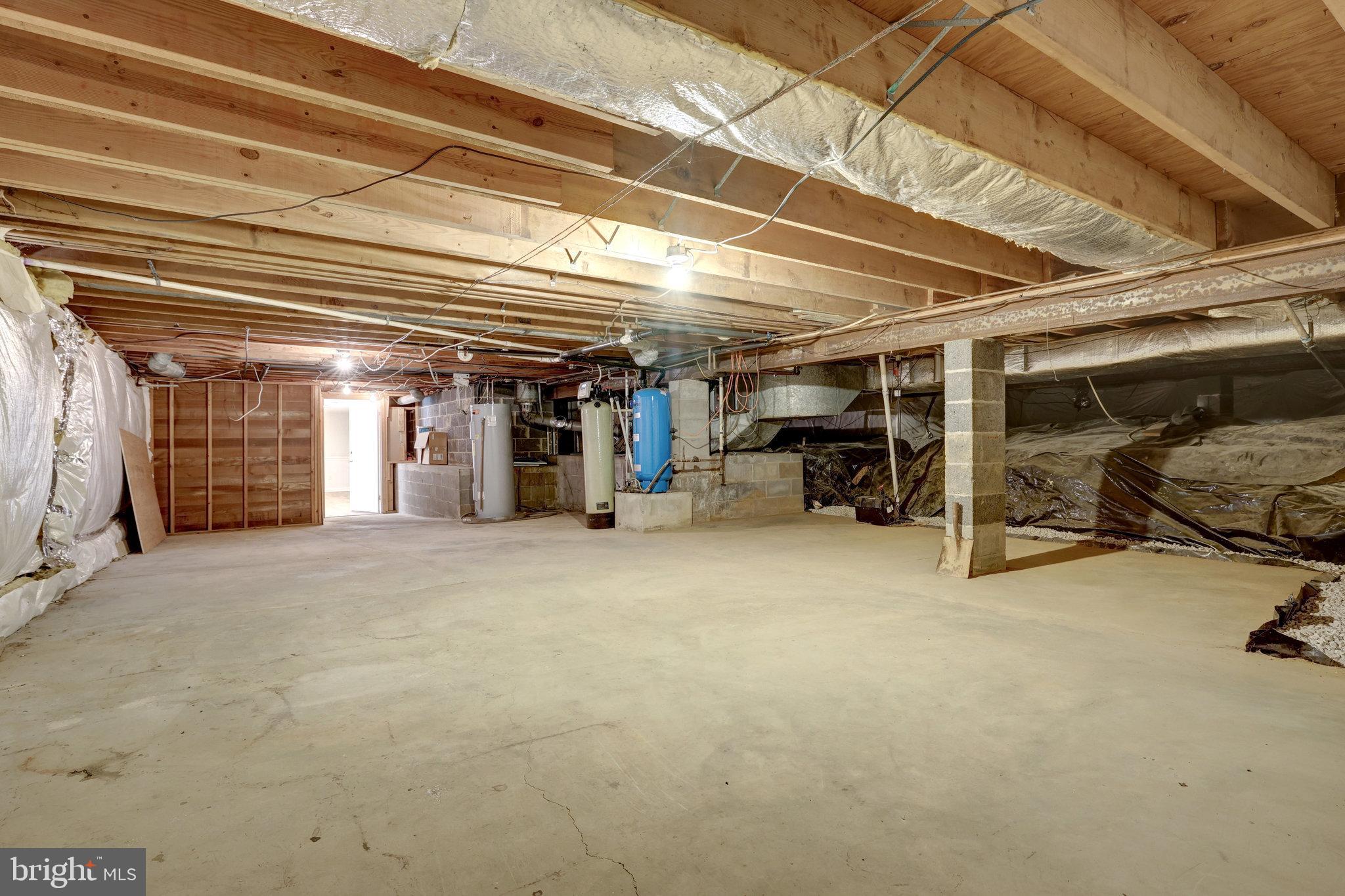6812 GLENCOVE DRIVE
