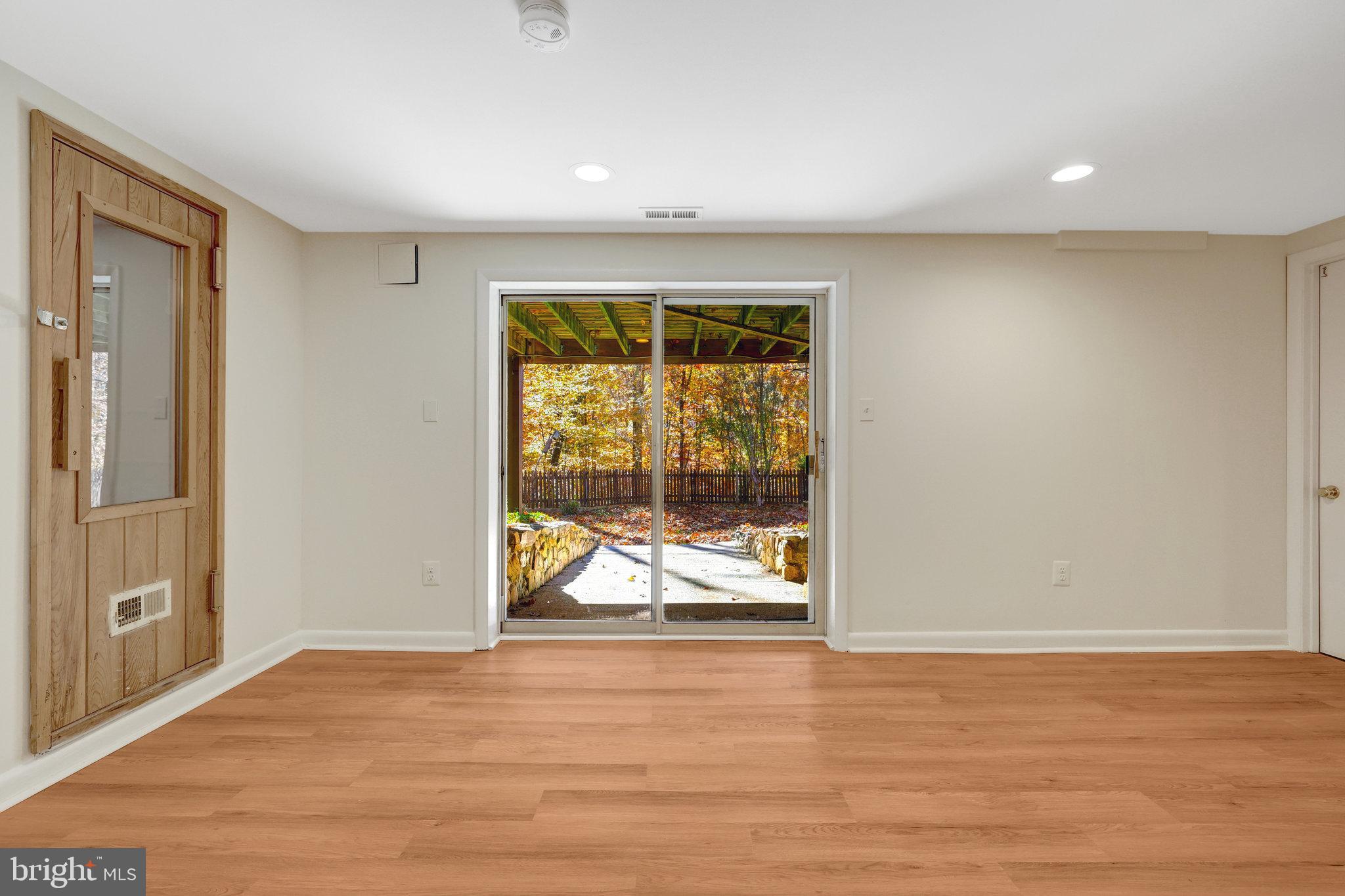 6812 GLENCOVE DRIVE