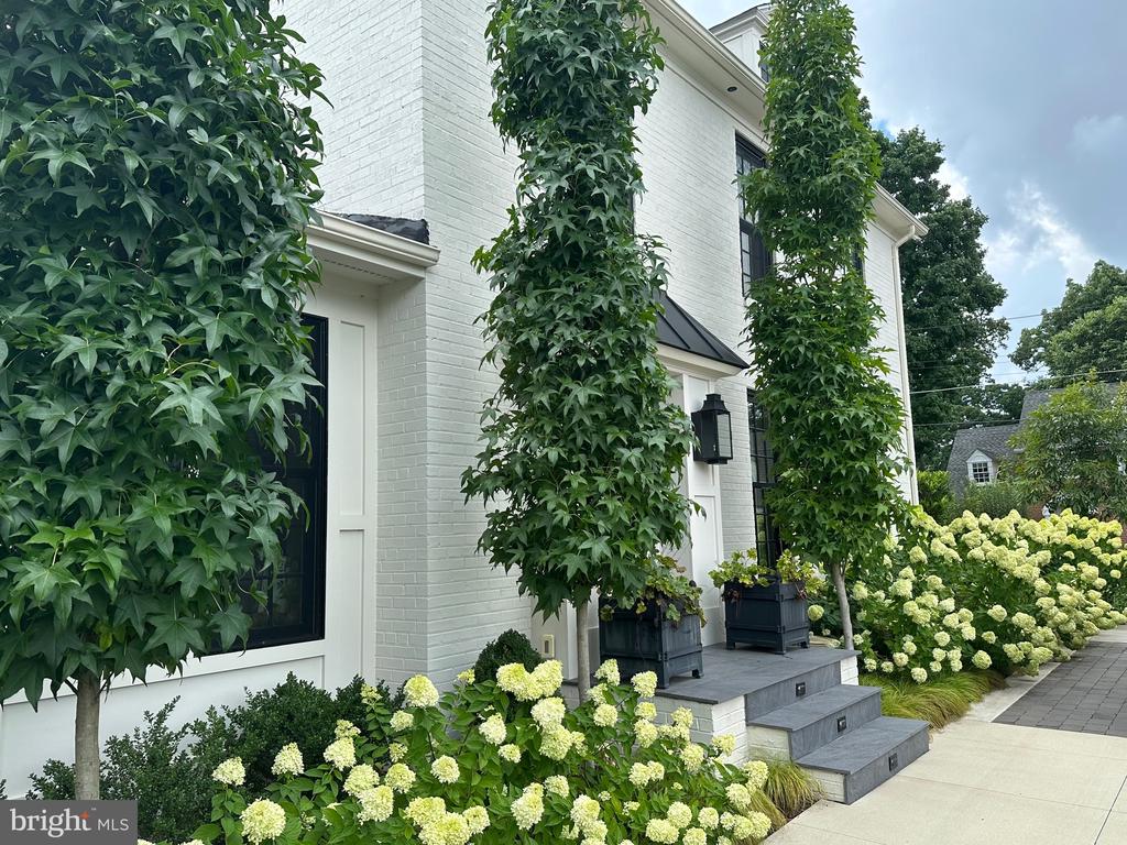 6100 VERNON TERRACE