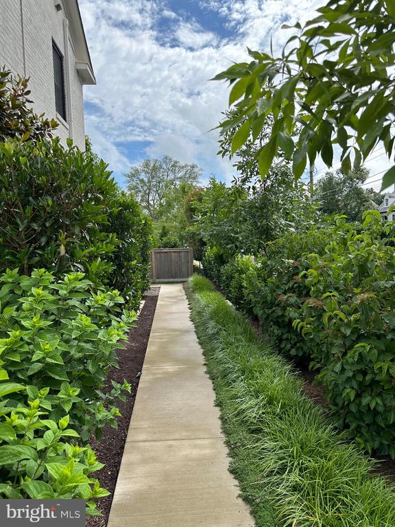 6100 VERNON TERRACE