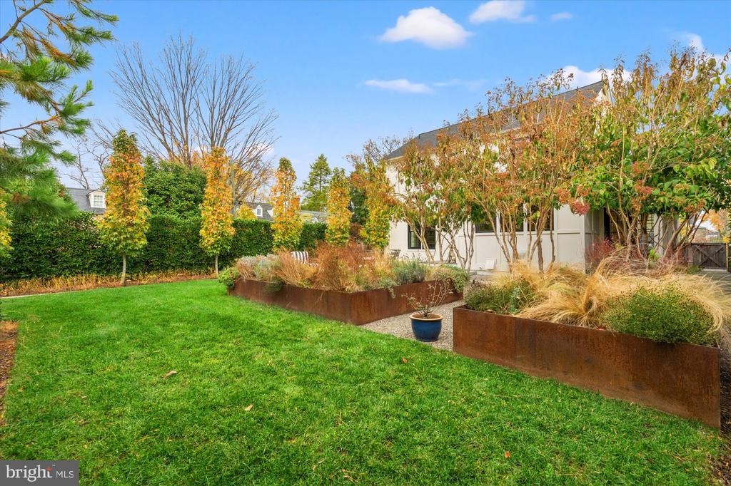 6100 VERNON TERRACE