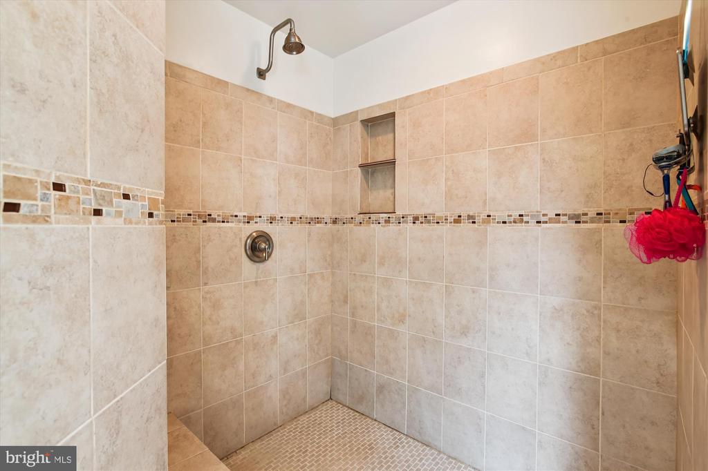 7406 ARUNDEL PLACE