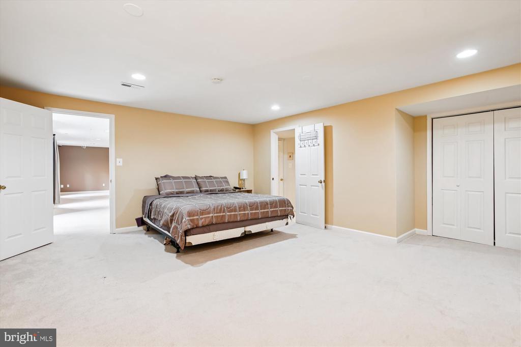 7406 ARUNDEL PLACE