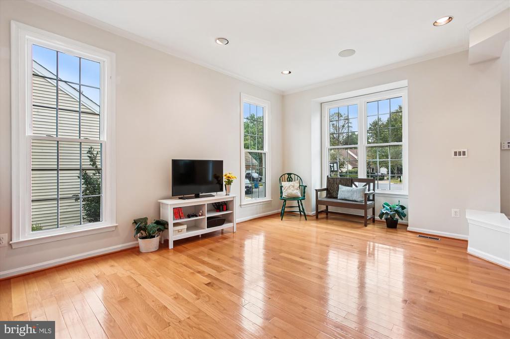 7406 ARUNDEL PLACE