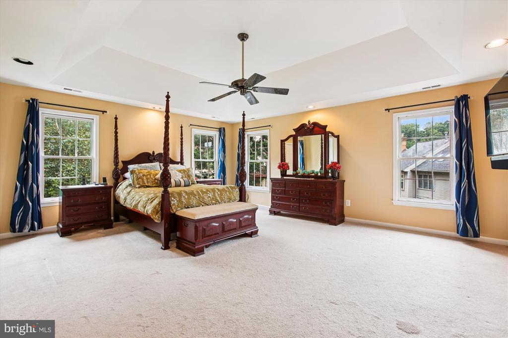 7406 ARUNDEL PLACE