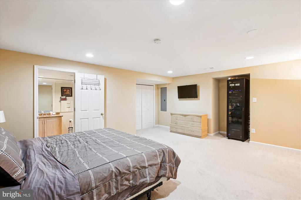 7406 ARUNDEL PLACE