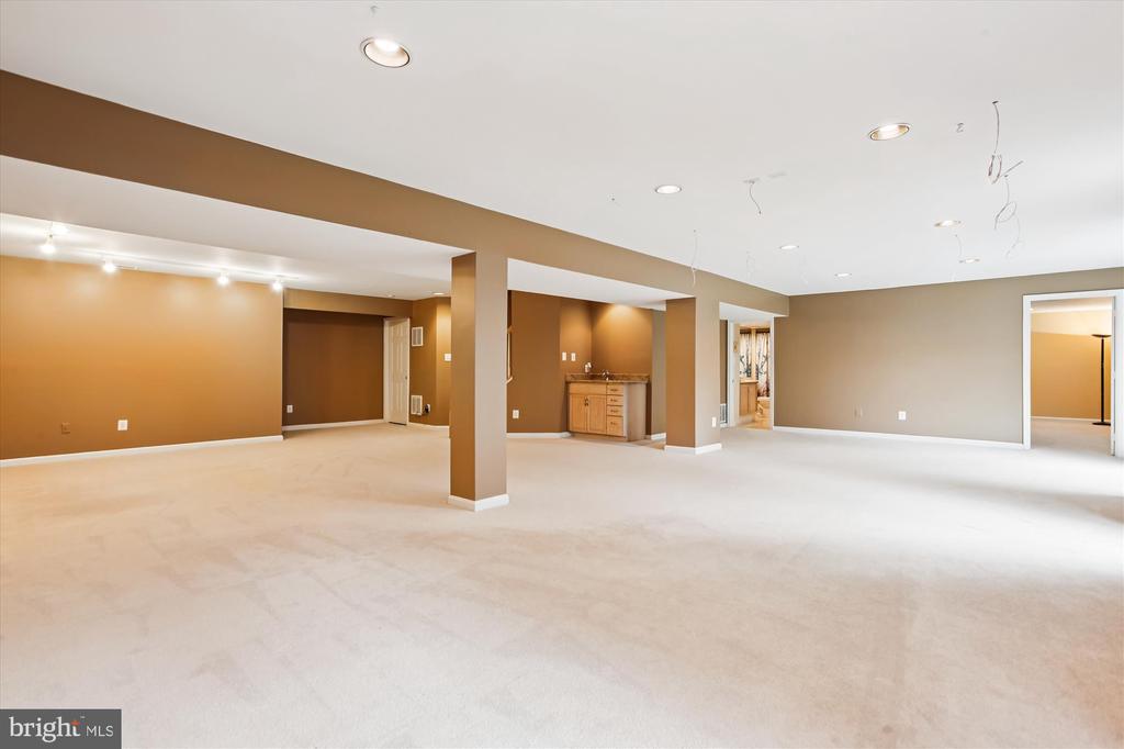 7406 ARUNDEL PLACE