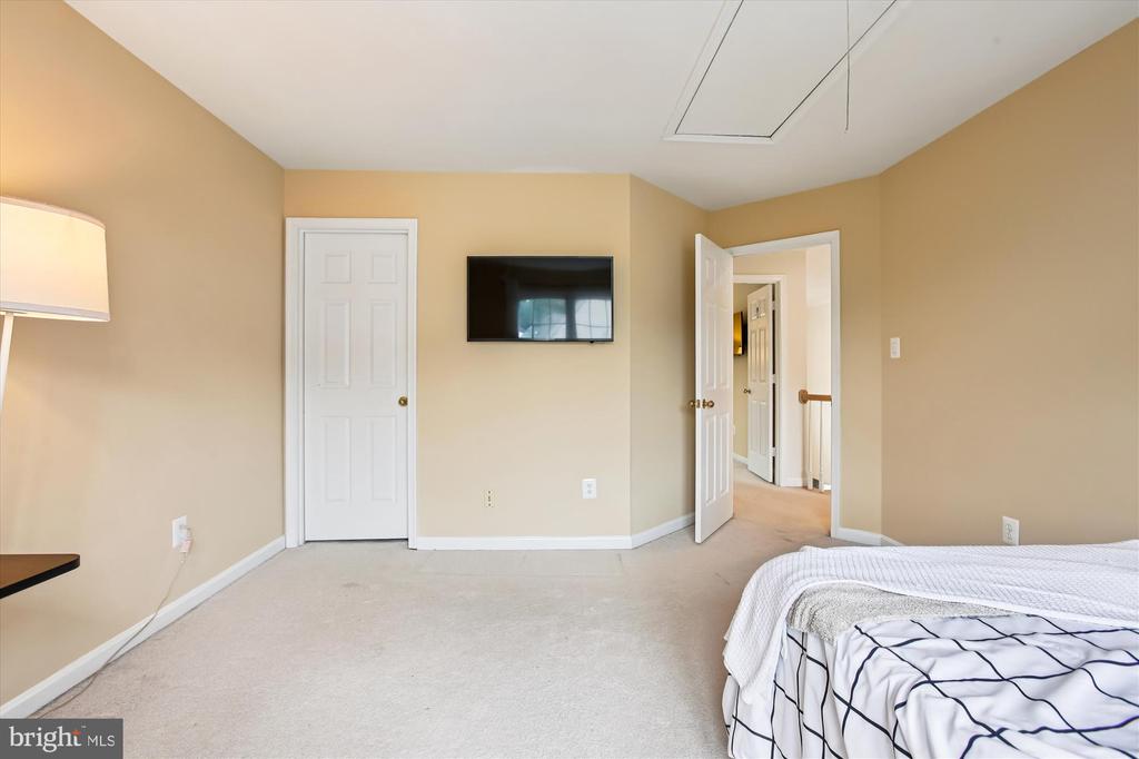 7406 ARUNDEL PLACE