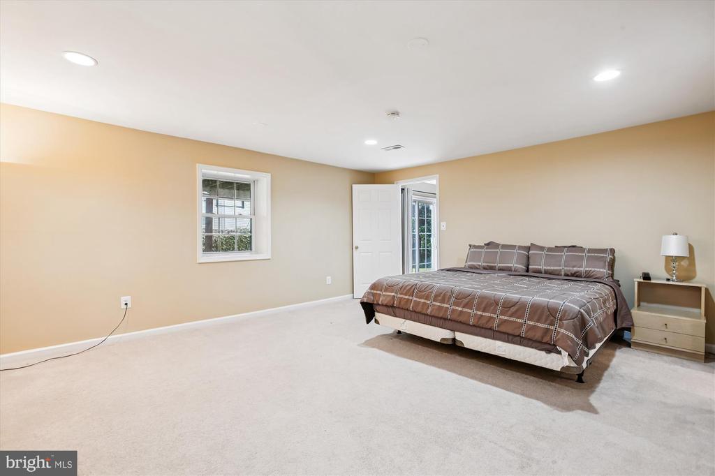 7406 ARUNDEL PLACE
