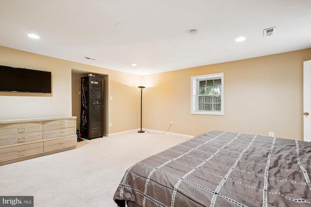 7406 ARUNDEL PLACE