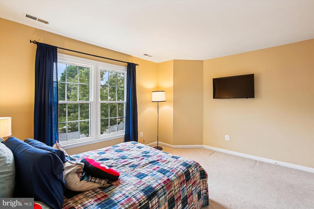 7406 ARUNDEL PLACE