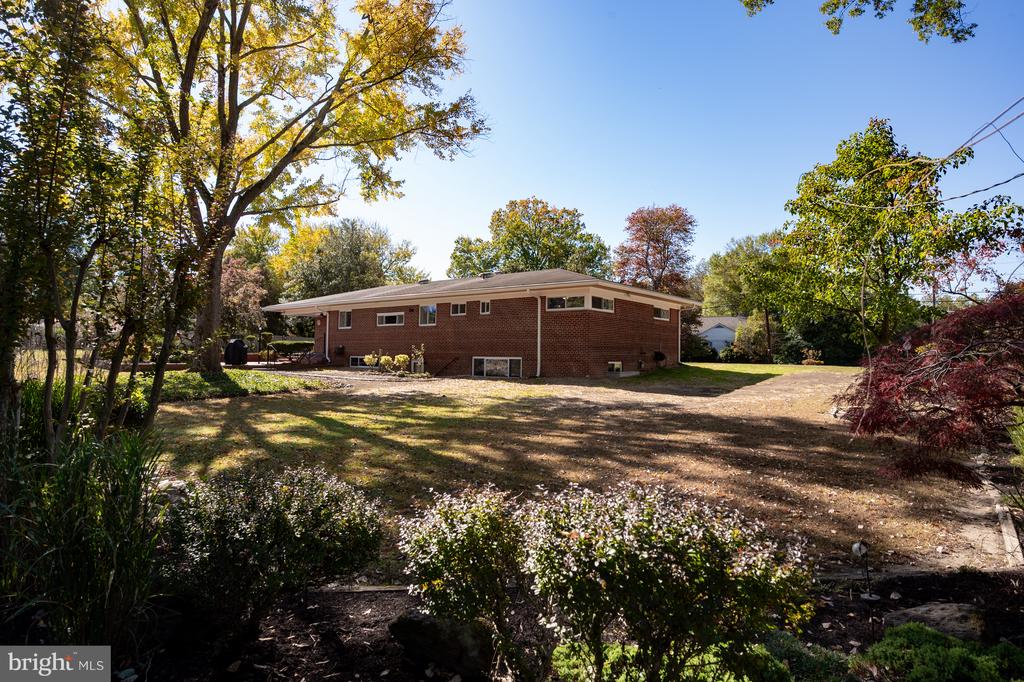 8917 LINTON LANE