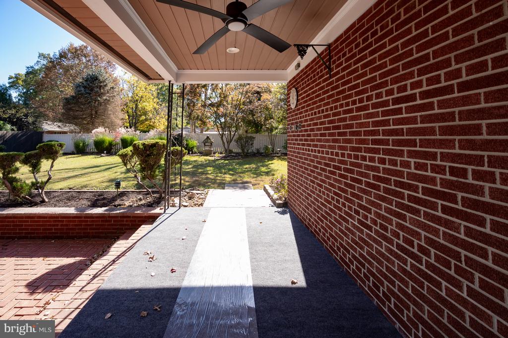 8917 LINTON LANE