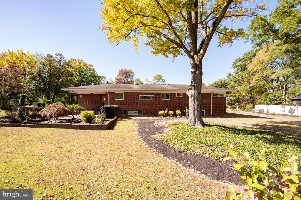 8917 LINTON LANE