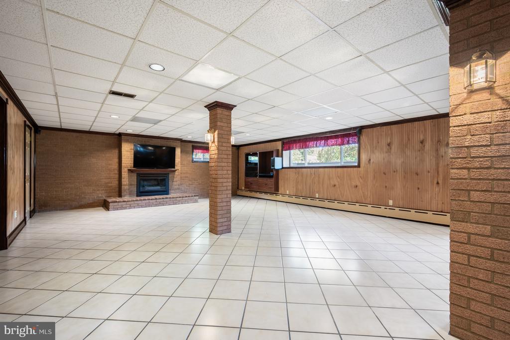8917 LINTON LANE