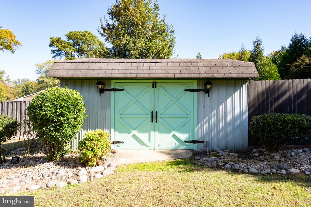 8917 LINTON LANE