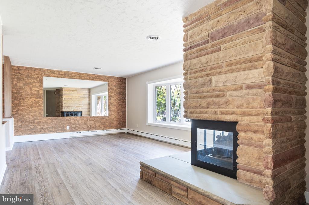 8917 LINTON LANE