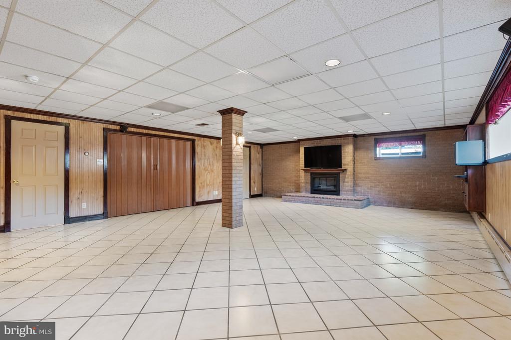 8917 LINTON LANE