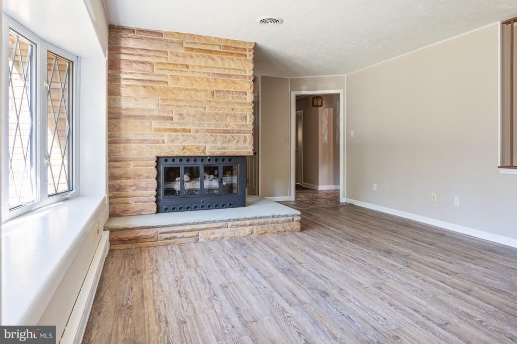 8917 LINTON LANE