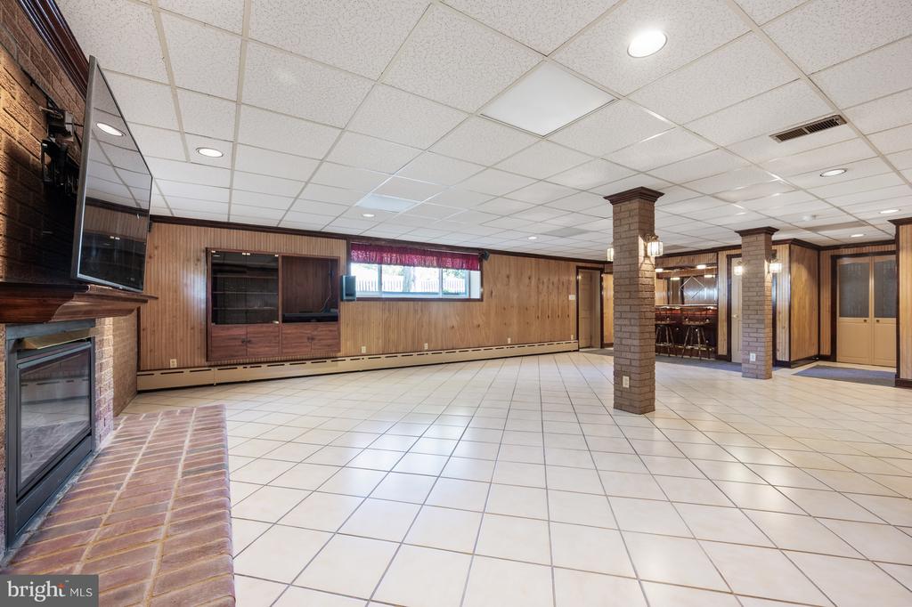 8917 LINTON LANE