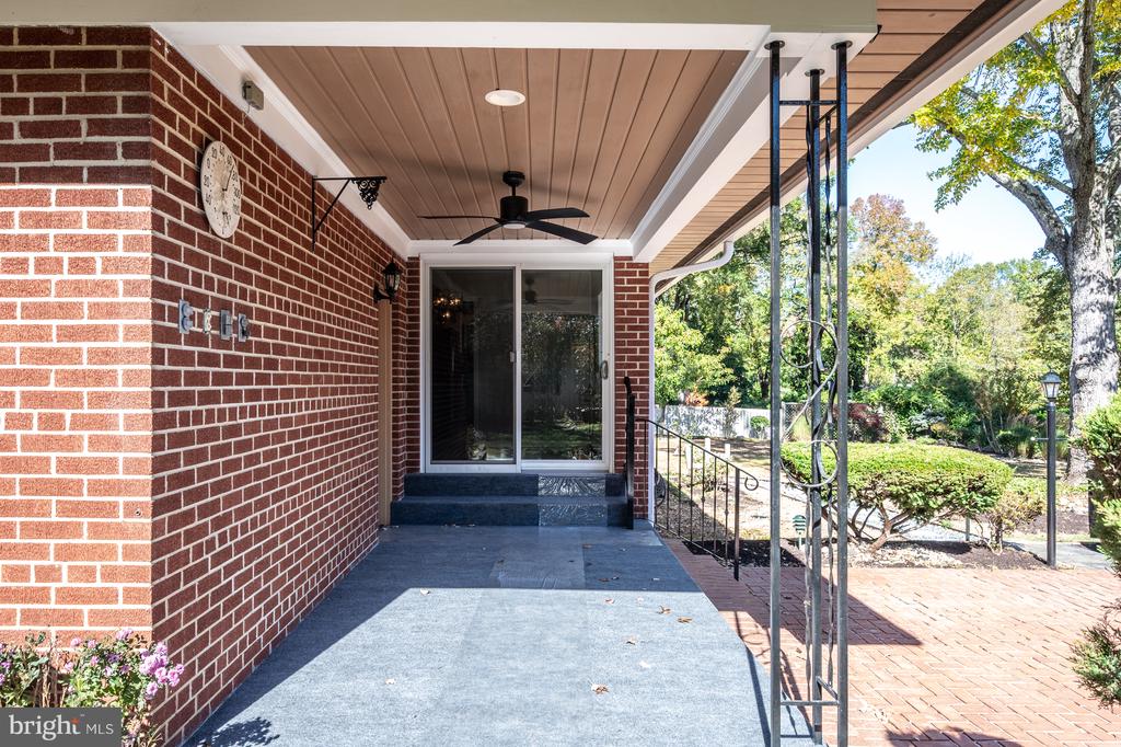 8917 LINTON LANE