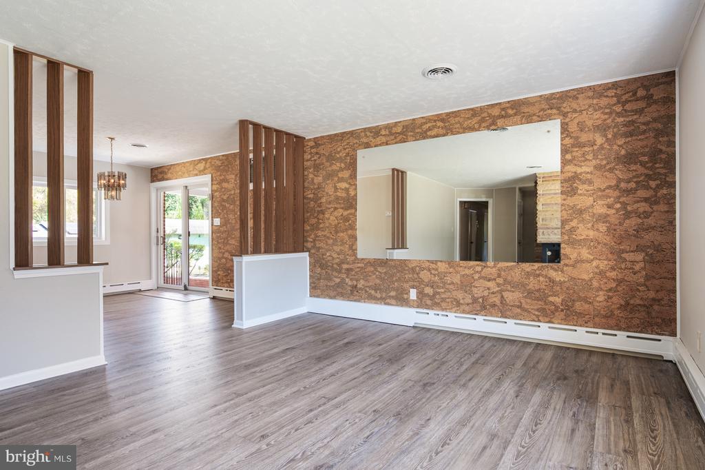 8917 LINTON LANE