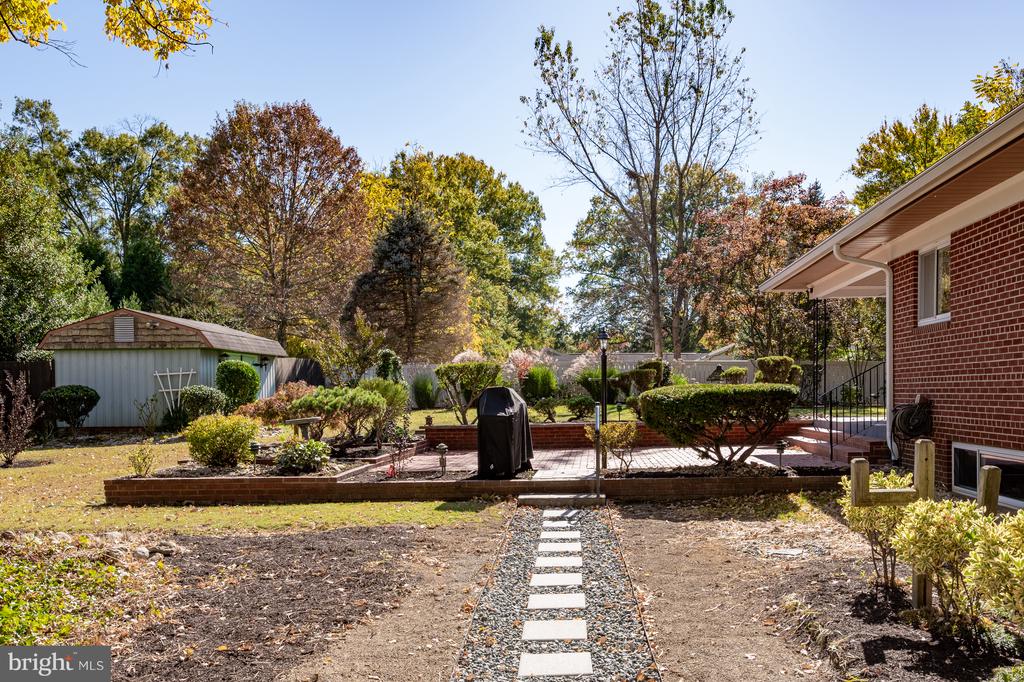 8917 LINTON LANE