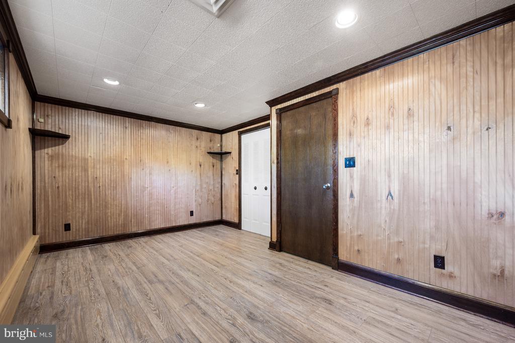 8917 LINTON LANE