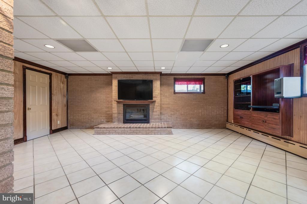 8917 LINTON LANE