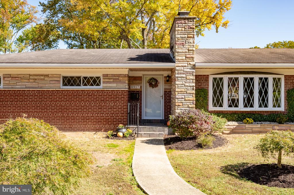 8917 LINTON LANE