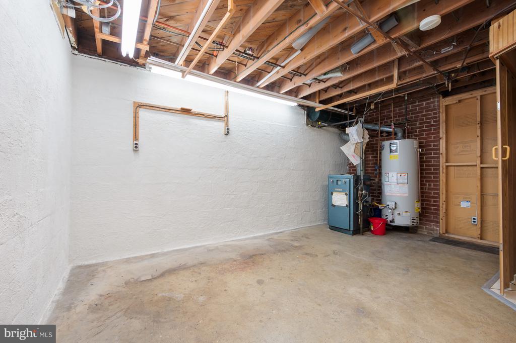 8917 LINTON LANE