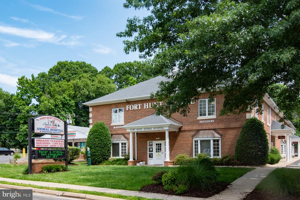 8917 LINTON LANE