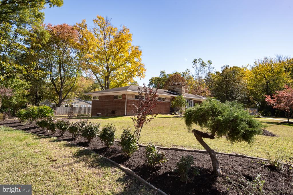 8917 LINTON LANE