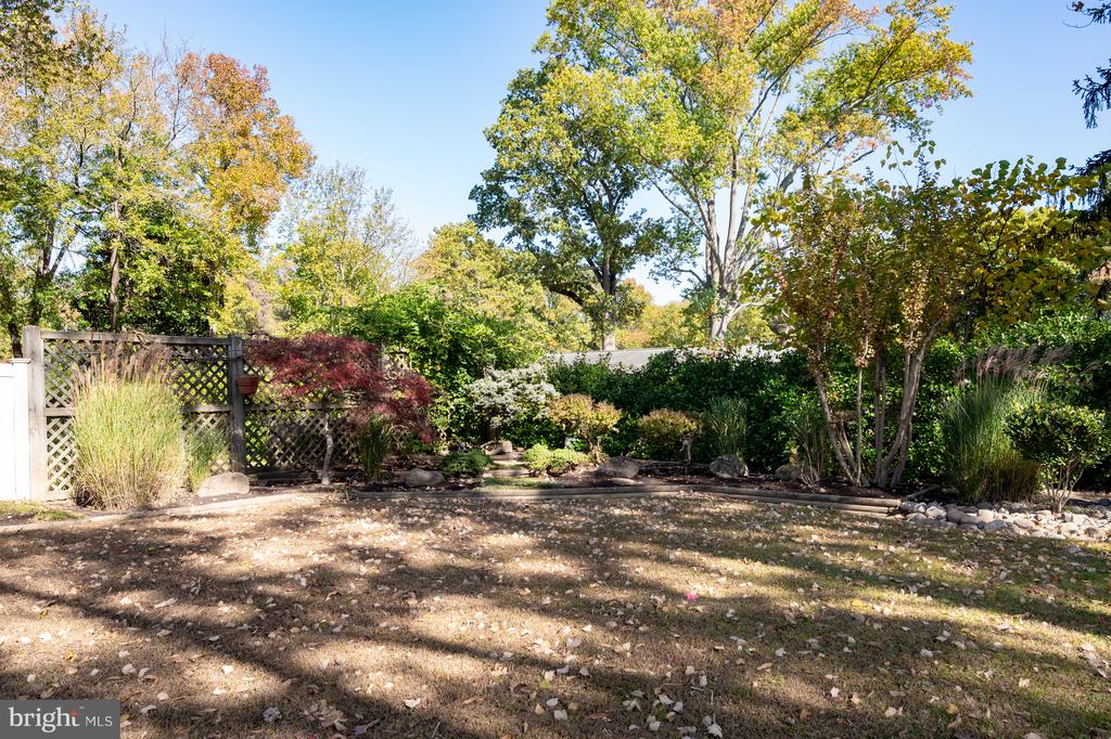 8917 LINTON LANE