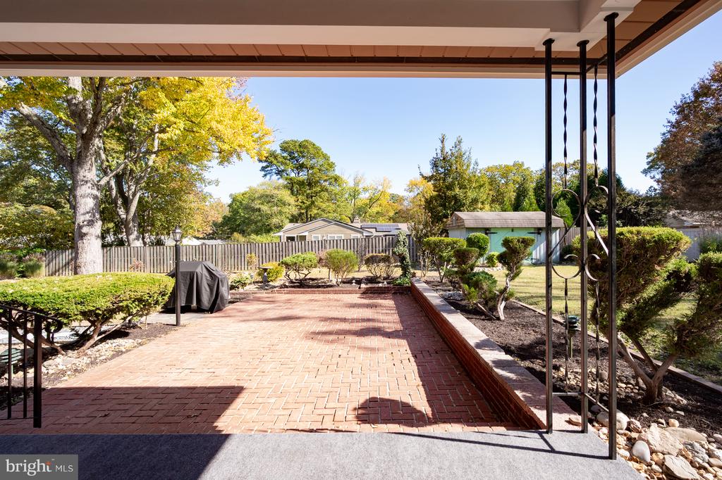 8917 LINTON LANE