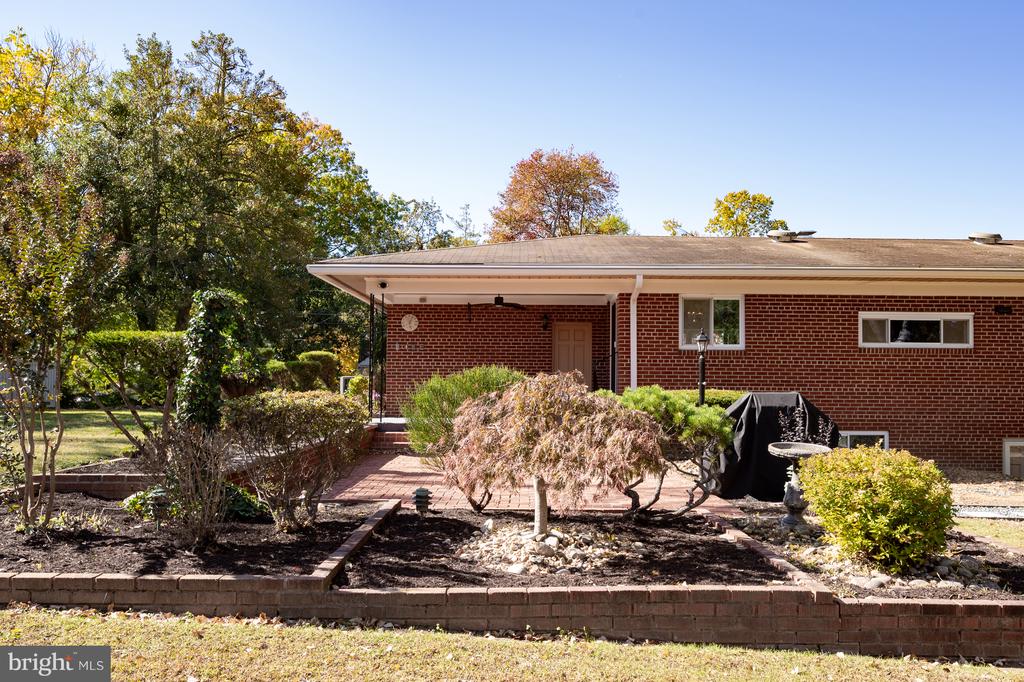 8917 LINTON LANE