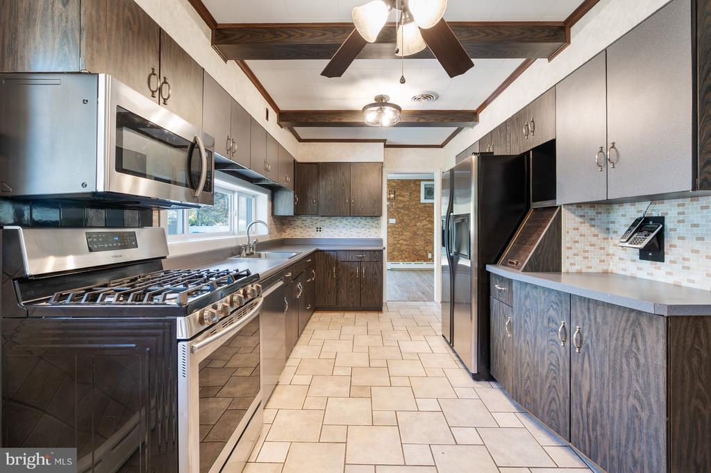 8917 LINTON LANE