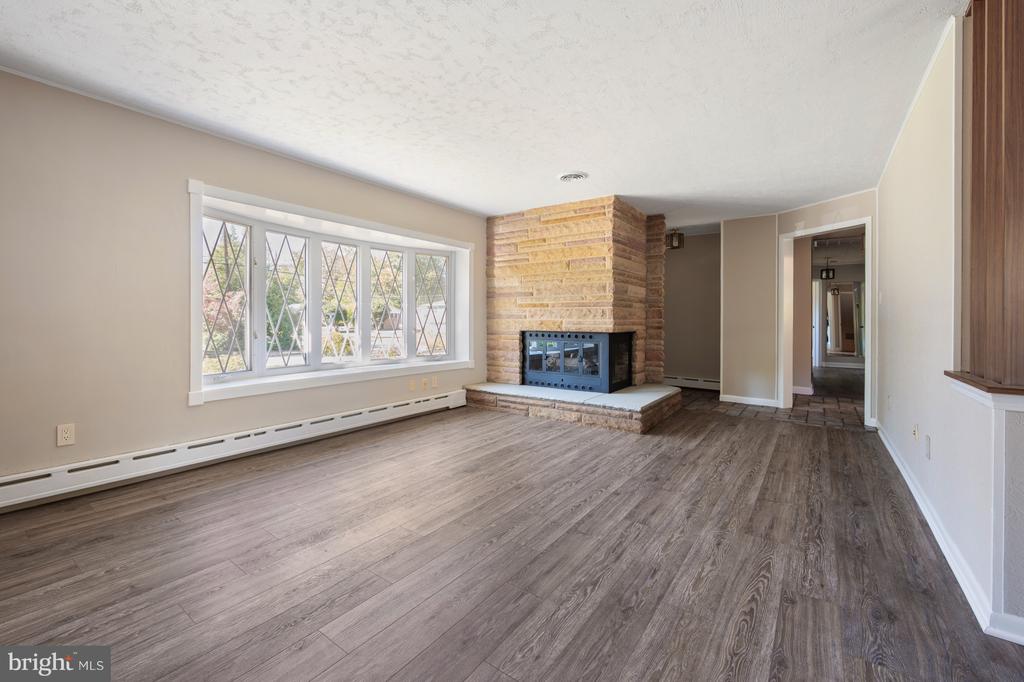 8917 LINTON LANE