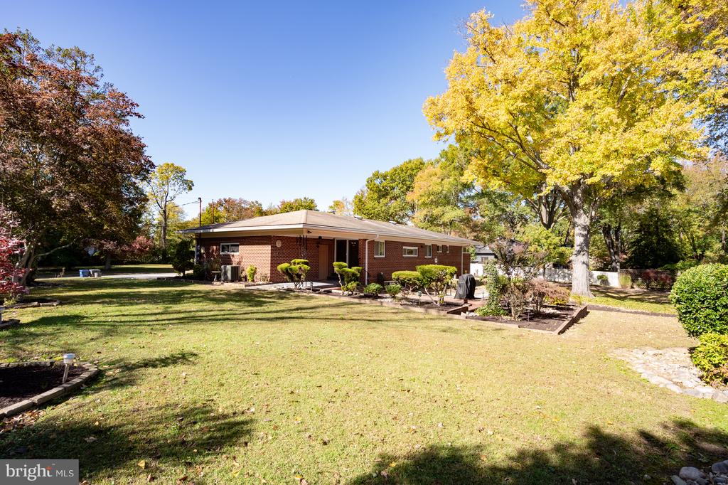 8917 LINTON LANE